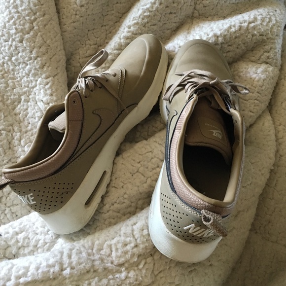 Womans Nike air max Thea desert camo premium. Womans Nike air max Thea desert camo premium.