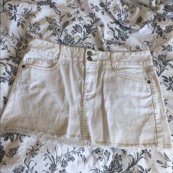 white denim skirt
