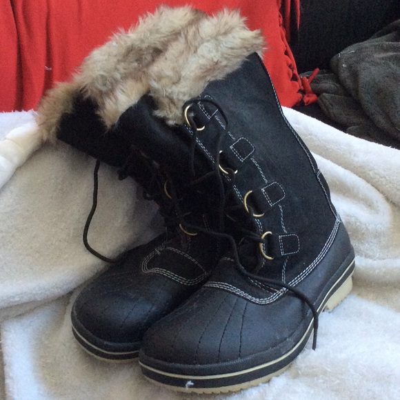 Black winter boots