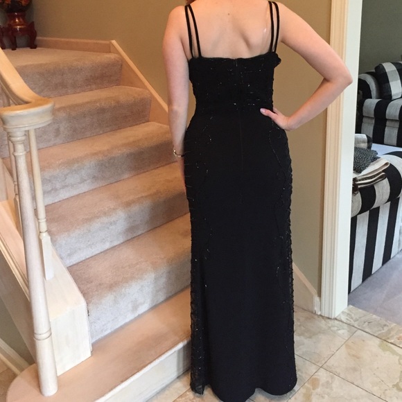 Stunning Evening Gown 💖 - Picture 2 of 4