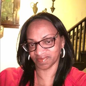 Meet your Posher, Adrienne