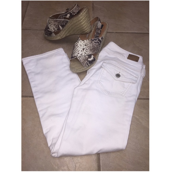 American Eagle White Capris