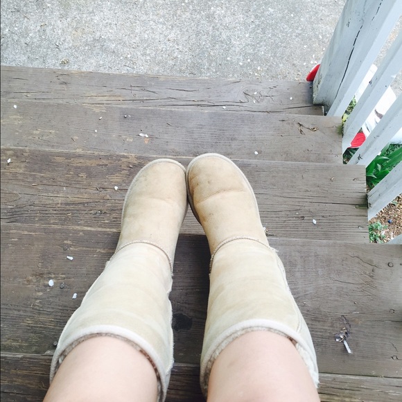 Size 8 beige uggs only had for 1 year