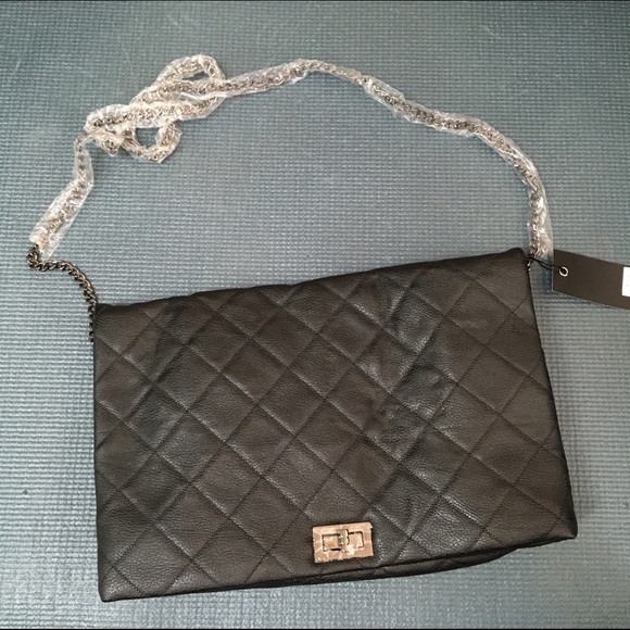 Chic Black quilted purse. Channel like. 💋 NWT