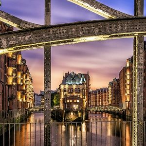 Meet your Posher, Zaina