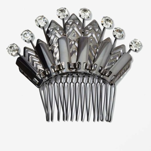 ISO bun crown comb.