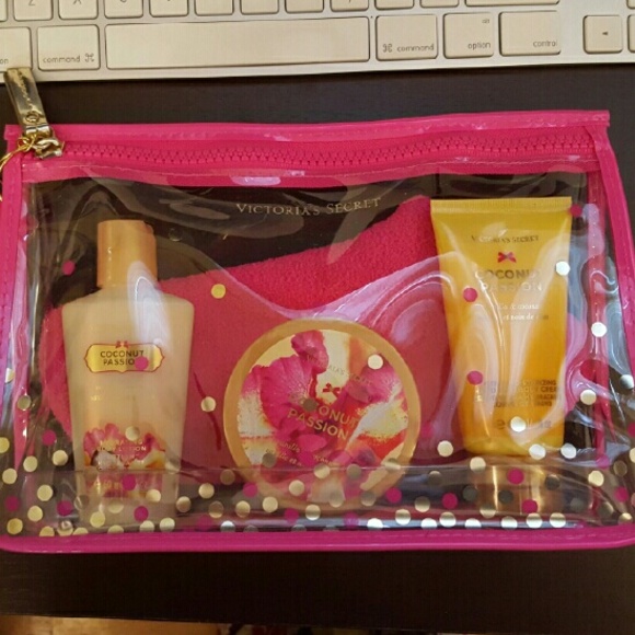 Victorias Secret Bedtime Beauty Kit NEW! - Picture 1 of 4