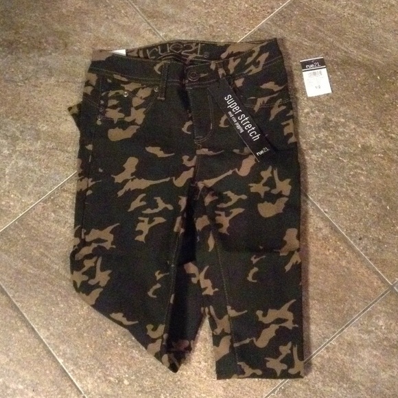 NWT Camo Rue 21 jeggings size 1/2