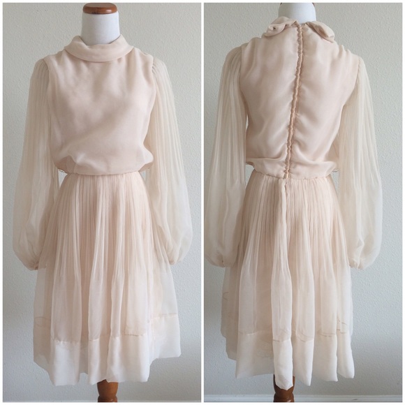 Stunning Sleeved Vintage Dress