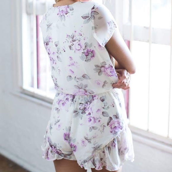 FLORAL ROMPER Printed Crossover V Pretty Jumpsuit - Picture 4 of 4