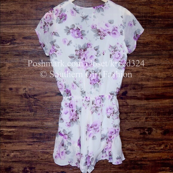 FLORAL ROMPER Printed Crossover V Pretty Jumpsuit - Picture 3 of 4