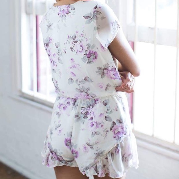 FLORAL ROMPER Printed Crossover V Pretty Jumpsuit - Picture 4 of 4