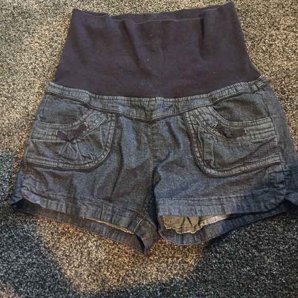Jolt size 7 stretchy maternity shorts