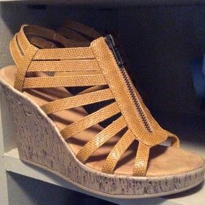 Yellow Aerosoles  size 6