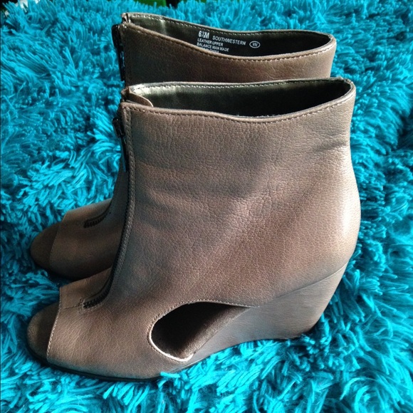 AEROSOLES Shoes - Taupe Wedges