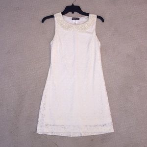 lace dress w/ pearl peter pan color