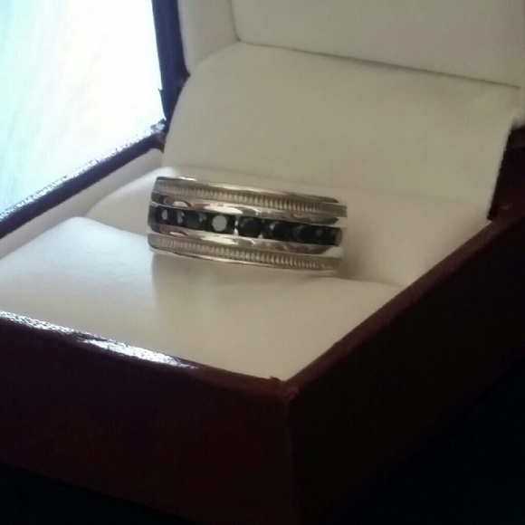 Men's wedding band