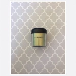 Large MAC pigment shadow