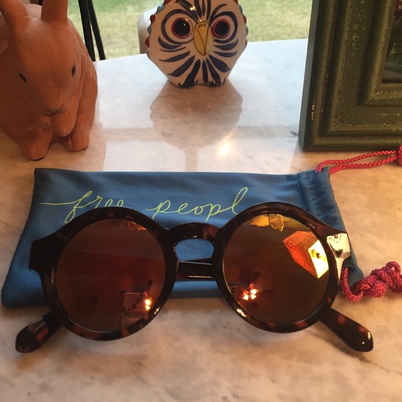 Free People Accessories - Free people mirror bug eye sunglasses