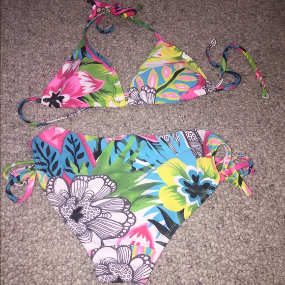 SWIMSUIT TOP AND BOTTOMS!!