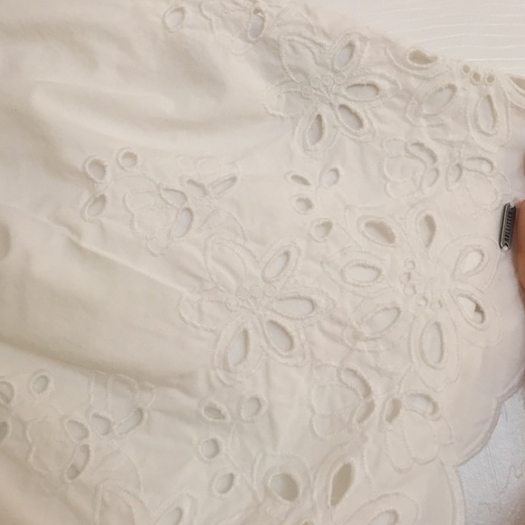 white dress with floral details - Picture 2 of 2