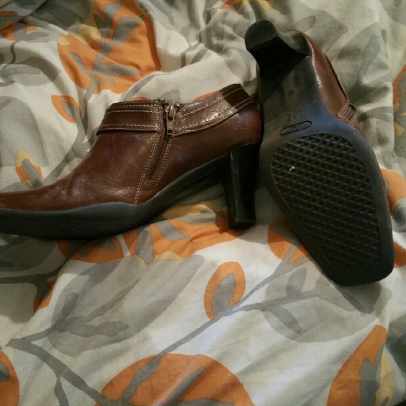 Worn but in good shape  Really comfortable!