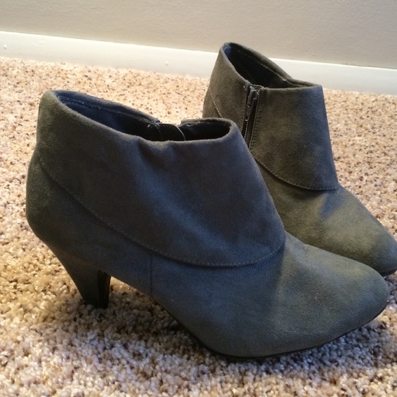 Fioni grey boots