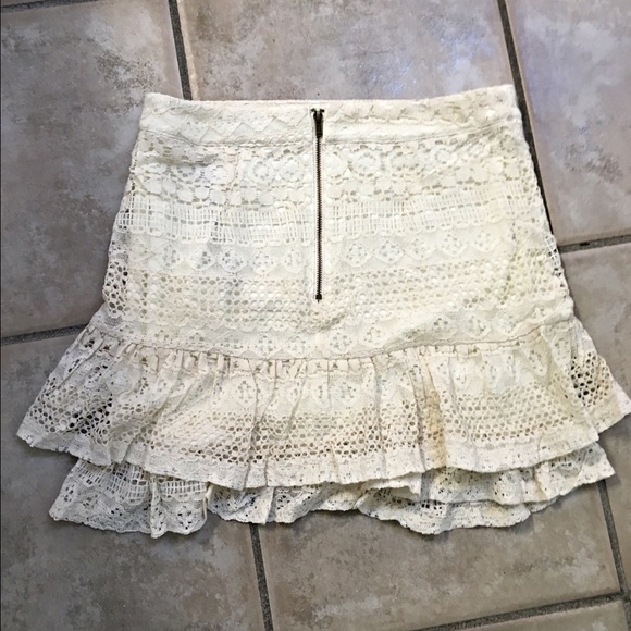 Stunning lace 2 tiered skirt- LAST CHANCE - Picture 4 of 4