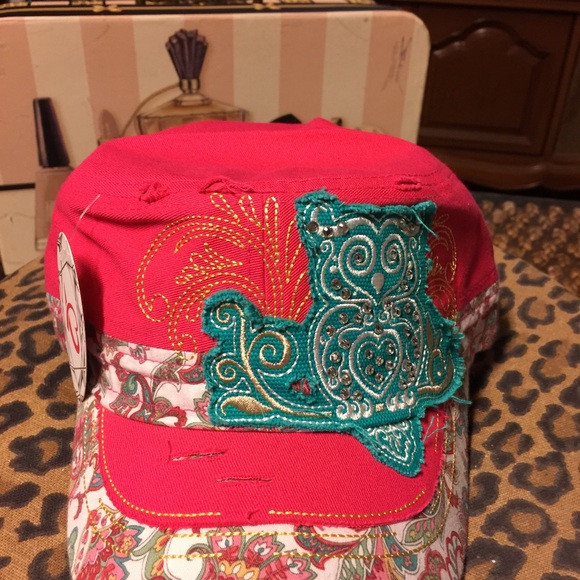 Baseball style hat with owl