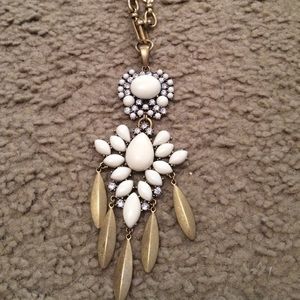 Stella & Dot white necklace