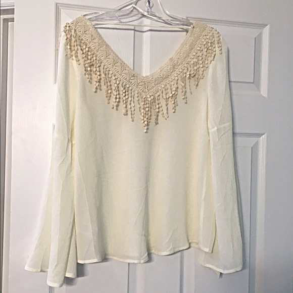 Gorgeous cream crochet detail slit sleeve top - Picture 3 of 4