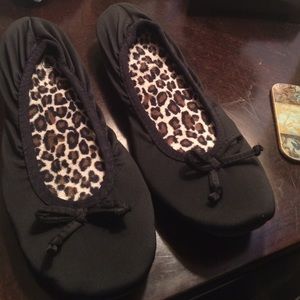 Black women's slippers