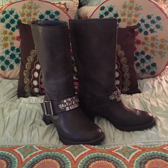 Cute gray boots
