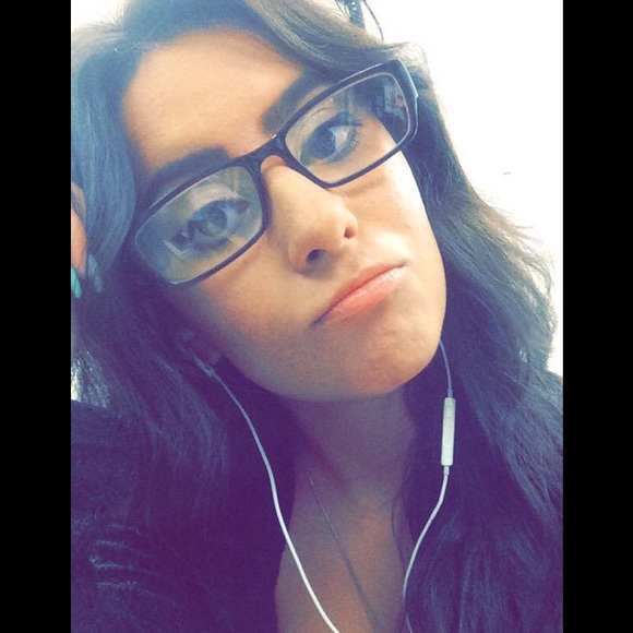 Meet your Posher, Danielle - Picture 1 of 1