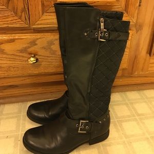 Black boots with buckle