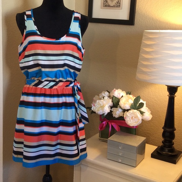 Banana Republic Dresses & Skirts - Flattering Striped Dress - Great for Vacation