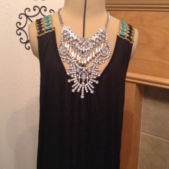 BEAUTIFUL  MULTI COLORED ON BLACK DRESS - Picture 3 of 4