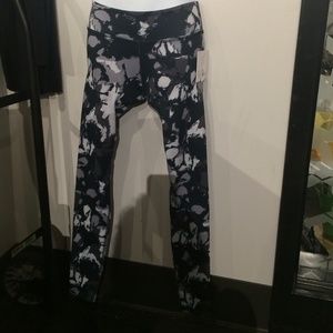 beyond yoga shadow legging