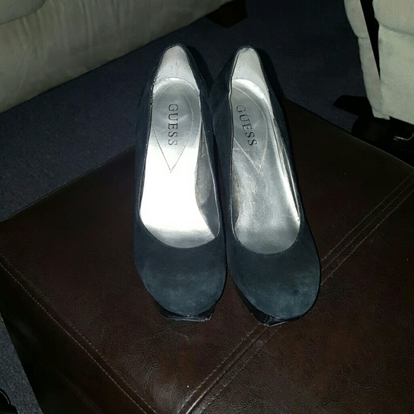 Guess suede black pump