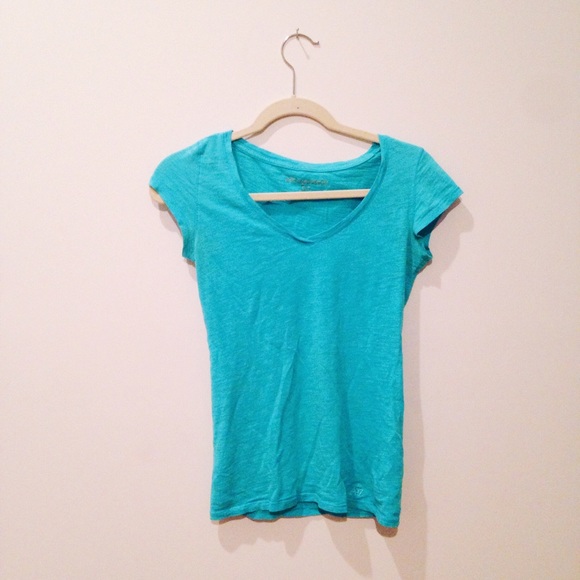 v neck tee