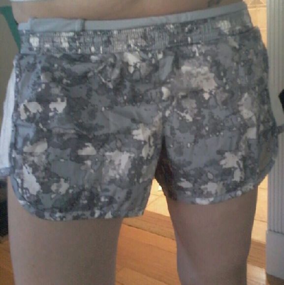Gray Old Navy active shorts.