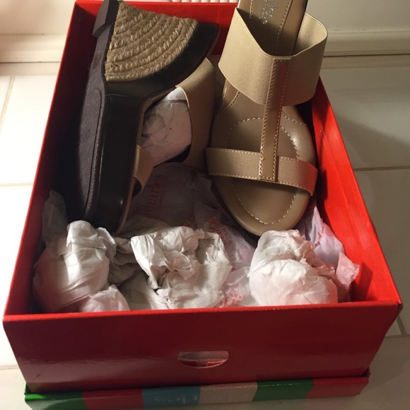 New sandals never worn