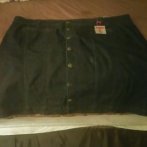 New LB Skirt SZ 28