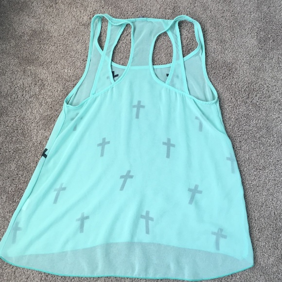 Cross pattern tank - Picture 3 of 3