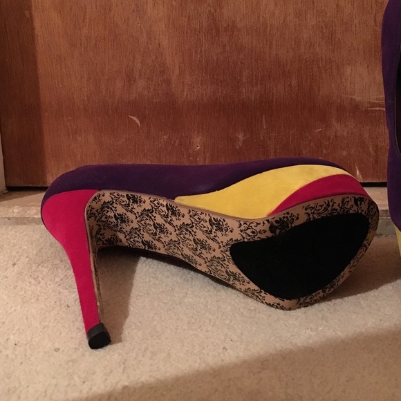 Shoes - Picture 2 of 3