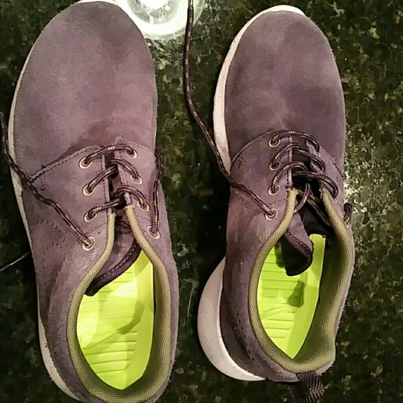 Women's Nike roshe suede casual shoes