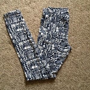 Hollister leggings Aztec design in navy