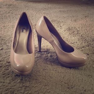 Fioni nude heels