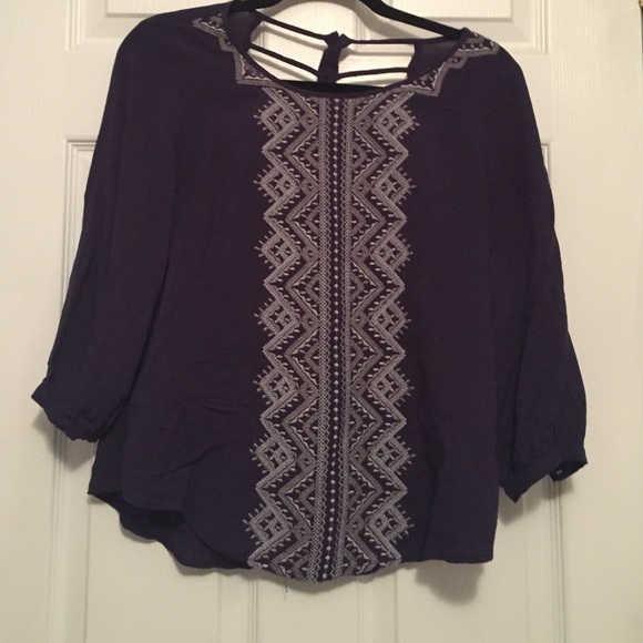 navy blue Blouse with design down middle.