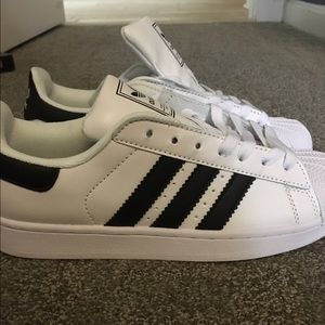 Adidas Sneakers